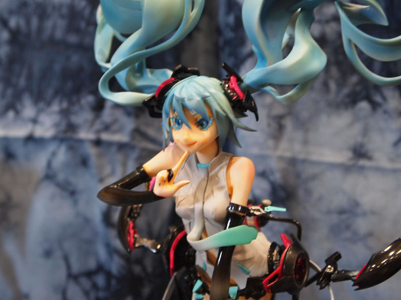 Illustration for article titled Quick! Zone of the Enders or Miku Hatsune Figures? Which Do You Want?